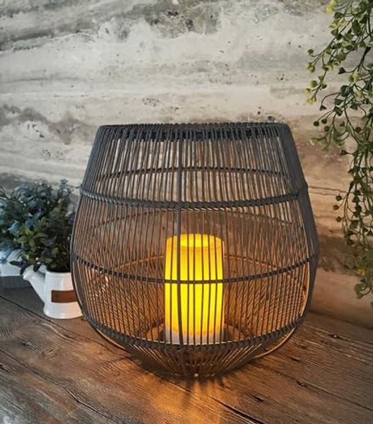 Arnusa LED Solarleuchte Laterne Rattan Solarlampe Gartenlampe mit LED Kerze Solarkerze, Dämmerungssensor, LED fest integriert, warmweiß, für den Innen- und Außenbereich mit Dämmerungssensor
