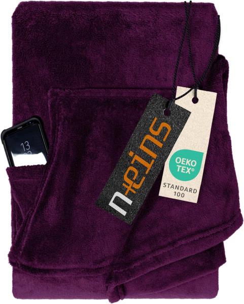 npluseins Coral Fleece Kuscheldecke – das Original mit Ärmel & Bauchtasche 1448. 2043, Beere