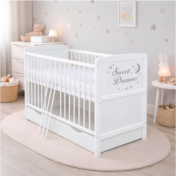 Baby-Delux Babybett Sweet Dreams Bettkasten, Kinderbett Gitterbett 140x70 weiß mit Beißschienen Schublade, Matratze