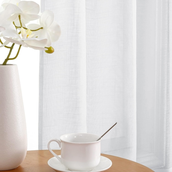 CUCRAF Leinenoptik Weiß Voile Vorhänge mit Ösen Halbtransparent Gardine für Schlafzimmer Wohnzimmer H160 x B140cm 2er Set,Weiß Bild 4