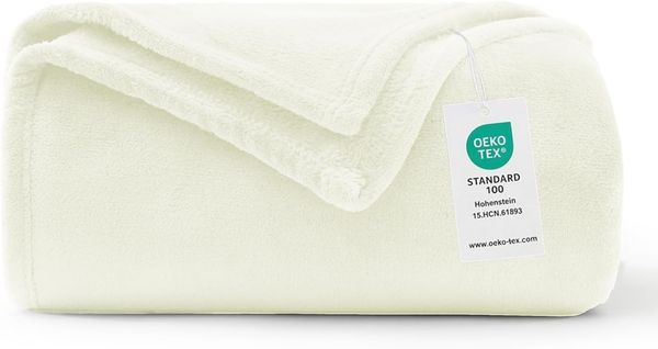 WAVVE Kuscheldecke Flauschig Decke Fleecedecke - Sofadecke Klein Wohndecke Couchdecke, Decke Sofa Weich Creme, Leicht Sofaüberwurf 130x150 cm