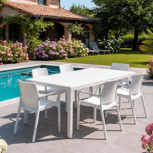 Dmora - Loungeset für draußen Manarola, ausziehbares Outdoor-Tisch mit 4 Stühlen, Gartentisch und Sitzgelegenheiten in Rattan-Optik, 100% Made in Italy, Weiß