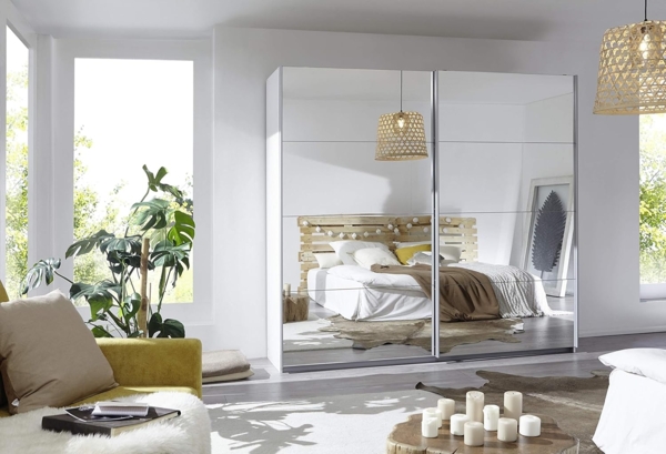 Rauch Möbel Caracas Schrank Schwebetürenschrank Weiß mit Spiegelfront 2-türig inkl. Zubehörpaket Premium 6 Einlegeböden, 2 Kleiderstangen, 1 Hakenleiste, Türdämpfer-Set, BxHxT 226 x 210 x 62 cm Bild 2