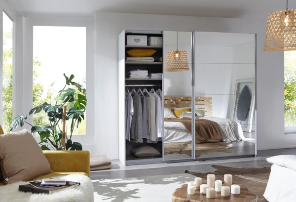 Rauch Möbel Caracas Schrank Schwebetürenschrank Weiß mit Spiegelfront 2-türig inkl. Zubehörpaket Premium 6 Einlegeböden, 2 Kleiderstangen, 1 Hakenleiste, Türdämpfer-Set, BxHxT 226 x 210 x 62 cm Bild 3