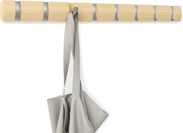 Umbra Flip 8 Garderobenhaken – Moderne, Schlichte und Platzsparende Garderobenleiste mit 8 Beweglichen Haken für Jacken, Mäntel, Schals, Handtaschen und Mehr, Natur Bild 11