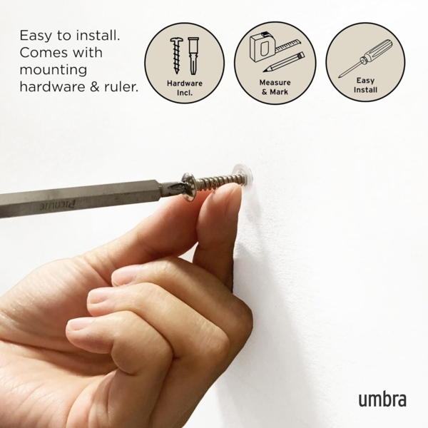 Umbra Flip 8 Garderobenhaken – Moderne, Schlichte und Platzsparende Garderobenleiste mit 8 Beweglichen Haken für Jacken, Mäntel, Schals, Handtaschen und Mehr, Natur Bild 6