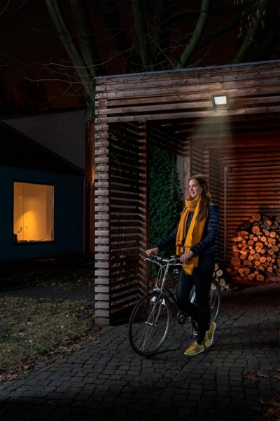 Osram Außenleuchte Endura Flood 50W PCR dunkelgrau warmweiß Bild 2