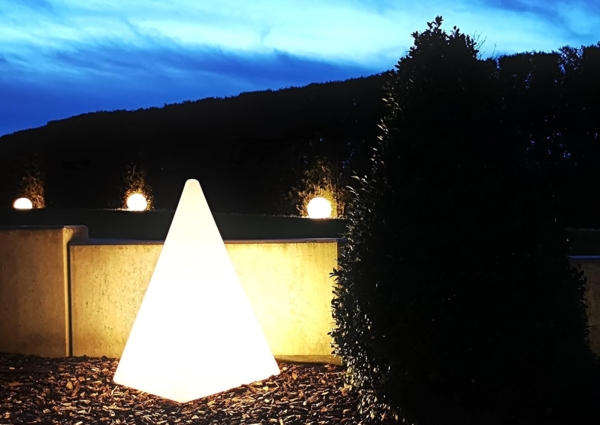 TRANGO LED Gartenleuchte, 7231-60L IP65 LED Gartenlampe, Außenlampe, Leucht-Figur *PYRAMIDE* 60cm weiß inkl. ca. 5 Meter Zuleitungskabel inkl. LED Leuchtmittel, Wegbeleuchtung, Außenleuchte, Gartenstrahler Bild 5