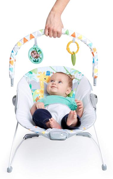 Bright Starts, Babywippe Safari Fun mit Beruhigenden Vibrationen, Spielbogen mit 2 Spielzeugen, 3-Punkte-Gurt Sitz, Maschinenwaschbares Sitzpolster, ab der Geburt bis 9kg Bild 7