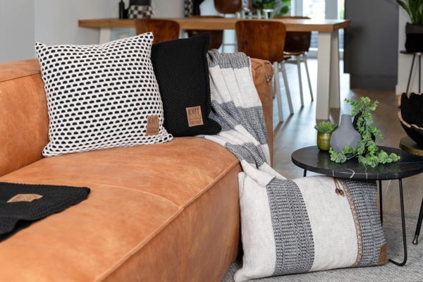 Knit Factory Mila Kissen 60x40 cm Wabe Beige Schwarz Bild 9