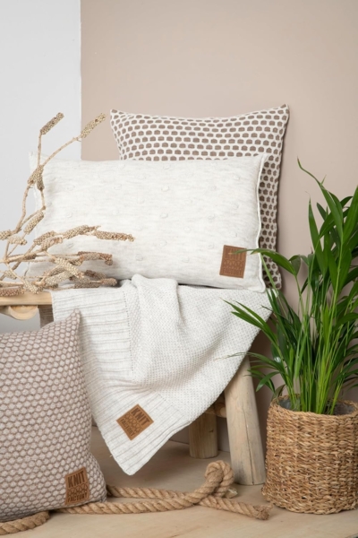 Knit Factory Mila Kissen 60x40 cm Wabe Beige Schwarz Bild 5