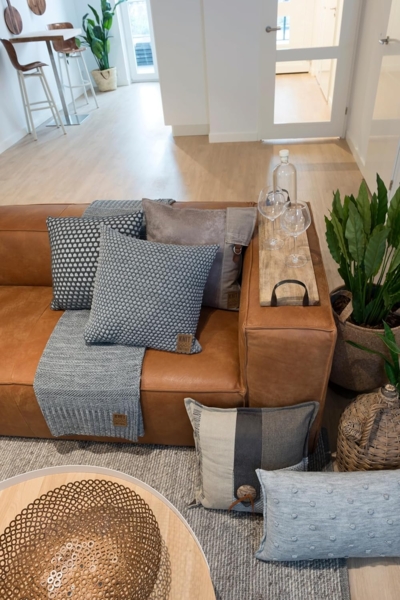 Knit Factory Mila Kissen 60x40 cm Wabe Beige Schwarz Bild 8