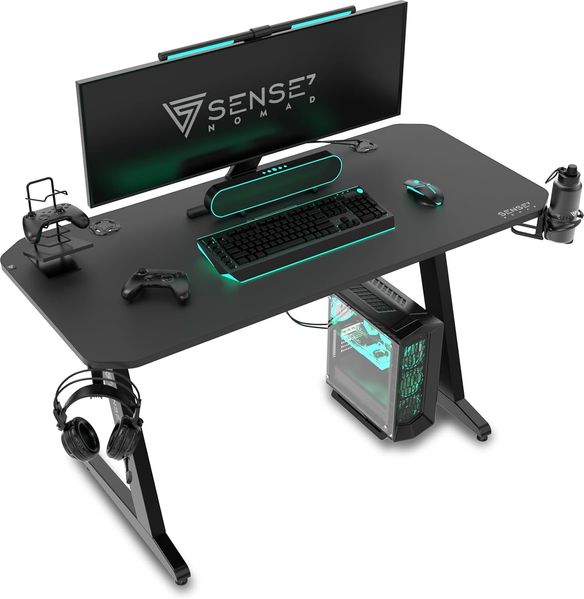 SENSE7 Schreibtisch Nomad Classic, Gaming Tisch 120x60, PC Tisch mit Kopfhörerhaken, Getränkehalter, Controller Halter, Gaming Computertisch mit Kohlefaseroberfläche, Ergonomischer Gaming Desk