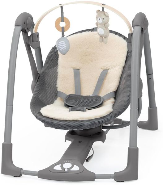 Ingenuity Every Season Swing 'n Go Tragbare Schaukel - Khlende und wrmende Stoffe, abnehmbare nachhaltige Spielzeugstange aus Holz, 2 Spielzeuge, Musik, motorisierte, fr 0-9 Monate, Grau - Wesley