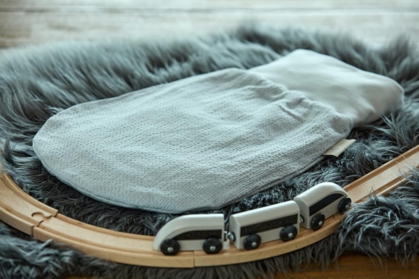 KraftKids Strampelsack Doppelkrepp Grau für den Frühling/Sommer aus Musselin Baumwolle in zwei Größen erhältlich Bild 2