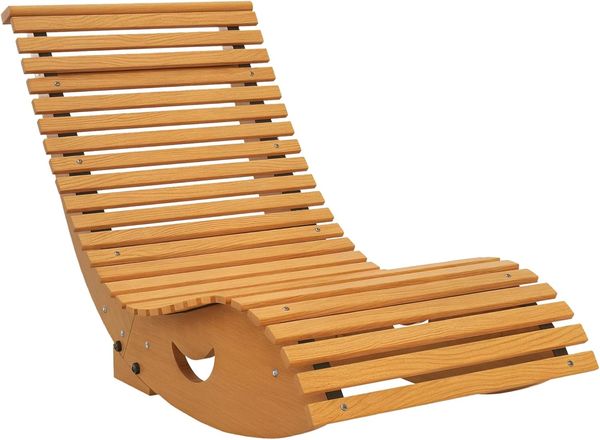 Outsunny Schaukelstuhl Schaukelliege Holz Ergonomisch Schwingstuhl mit S-Form, Kippschutz (Gartenliege, 1 St), bis 120 kg belastbar für Balkon, Terrasse, Teak, 130 x 60 x 60 cm