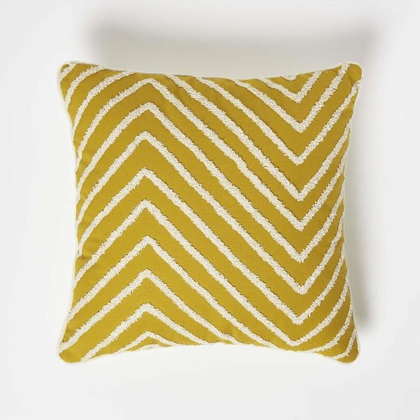 Homescapes Dekokissen Tufted Kissen senfgelb 45 x 45 cm – Dekokissen Chevron-Muster