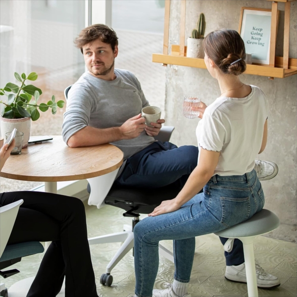 Ergotopia 'Dykó I' Sitz-Stehhocker mit Schwingeffekt, 360° drehbar, höhenverstellbar 57–83 cm, Grau / Weiß Bild 8