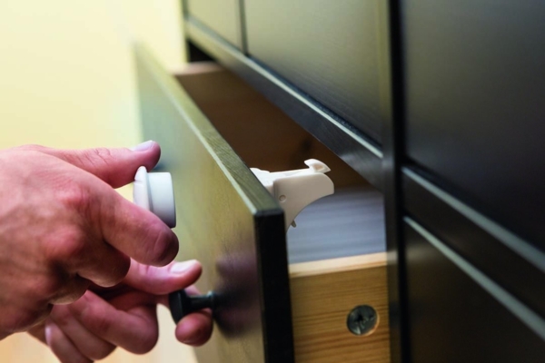 ABUS Magnet-Schloss Marc unsichtbare Tür- und Schubladensicherung für Kinder und Babys - einfache Montage - 3 Stück - weiß - 73144 Bild 22