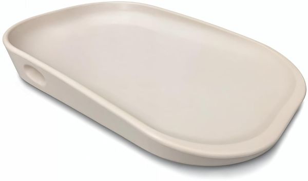 kindsgard Wickelauflage „Skifte“ – Weiche Wickelmatte aus PU mit erhöhtem Rand – Abwaschbar, Hygienisch, Schadstofffrei – 68,5x48 cm – Für Wickeltisch, Kommode, Waschmaschine oder Boden (Beige)