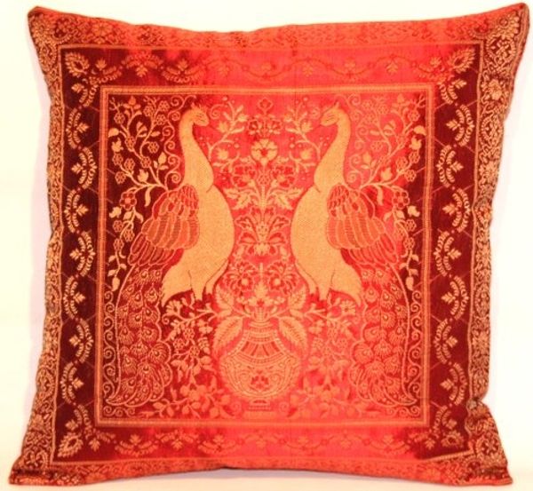 Handgewebter indischer Banarasi Seide Deko-Kissenbezug mit Extravaganten Pfau Design in Rot - 40 cm x 40 cm