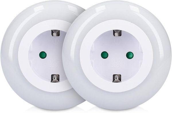kwmobile 2x LED Nachtlicht Zwischenstecker - 2er Set Schlummerlicht mit Dämmerungssensor und 3 Farben - Steckdosenlicht Stecker für Kinder Babys
