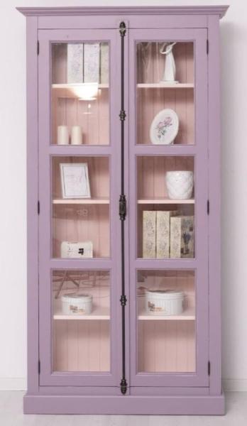 Casa Padrino Landhausstil Vitrine Lila / Rosa 109 x 40 x H. 210 cm - Massivholz Vitrinenschrank mit 2 Glastüren - Massivholz Schrank - Massivholz Möbel - Landhausstil Möbel