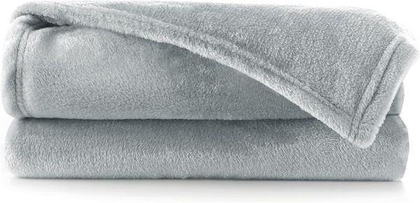 DecoKing Kuscheldecke 160x210 cm Silber Decke Microfaser Tagesdecke Fleece weich sanft kuschelig Stahl grau Grey Steel Silver Mic