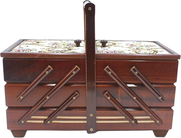 Dekohelden24 Nähkorb Hochwertiger Nähkasten, Nähkästchen aus Furnierholz mit 7 Fächern und (1 St), und Stoffbezug Rosenmotiv in Braun, L/B/H 42 x 20 x 21 cm. Bild 1