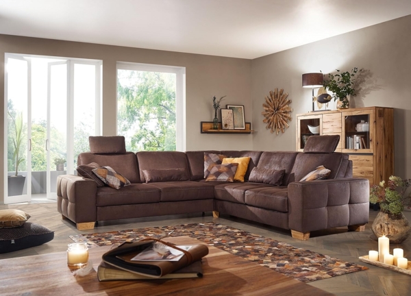 Cavadore Ecksofa Puccino mit Federkern, verstellbarer Rückenlehne und 2 Kopfstützen / Sofa gleichschenklig in L-Form im Landhaus-Design / 276 x 86 x 271 cm / Mikrofaser braun Bild 2