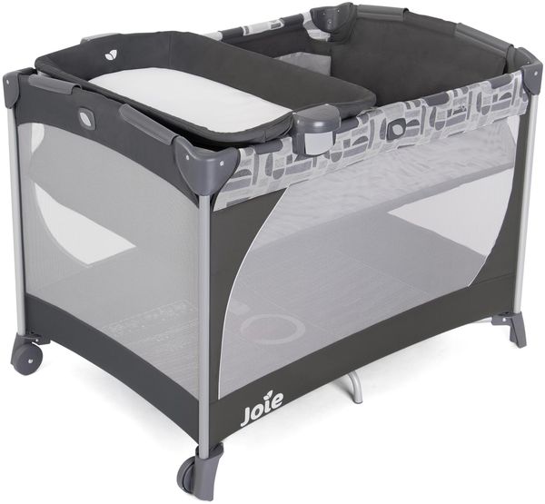 Joie commuter™ change Reisebett, mit Wickelaufsatz, kompakt faltbar, herausnehmbare Liege & Matratze, mit Tragetasche, Geburt bis 3 Jahre (1–15 kg) (Logan)