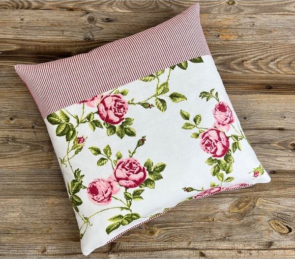 matches21 HOME & HOBBY Kissenbezüge Kissen-Bezug 50x50 cm Rosen Blumen rot weiß Baumwolle, (1 Stück), Wohnzimmer Kissen-Hülle als Deko-Kissen Zier-Kissen Sofa-Kissen