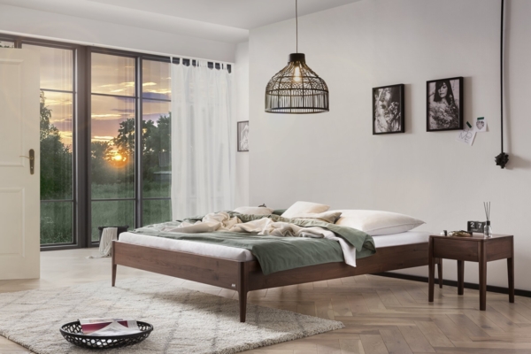 Hasena Lounge Pieve 140x210 Nussbaum, geölt - Fusshöhe 20 cm Massivholzbett Bild 2