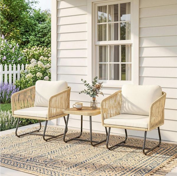 Outsunny Sitzgruppe mit 2 Sessel, Lamell-Holztisch, dicke waschbare Kissen, Stahlrahmen, (Gartenmöbel-Set, 3-tlg, Rattan Bistroset), für Garten, Terrasse Cremeweiß
