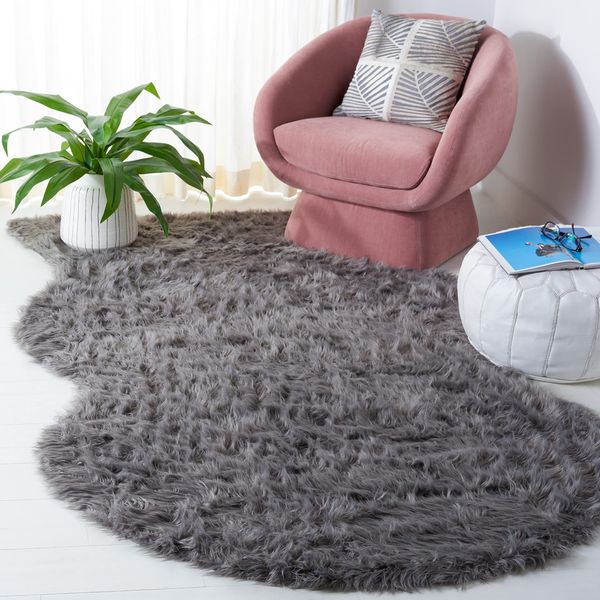 SAFAVIEH Modern Teppich für Wohnzimmer, Esszimmer, Schlafzimmer - Faux Fur Collection, Hoher Flor, Grau, 152 X 244 cm
