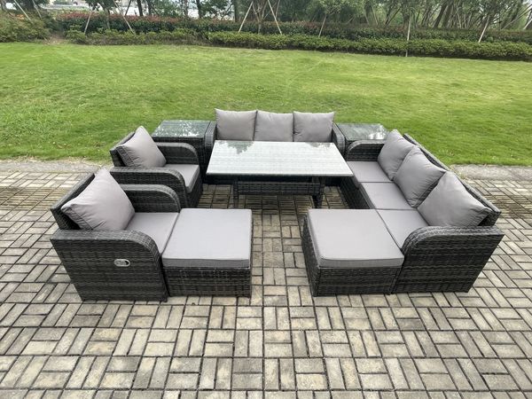 Fimous 10 Sitzer Rattan Gartenmöbel-Set Langer Rechteckiger Esstisch und Sesseln Set mit 3 Sitzer Sofa 2 Großer Hockern 2 Beistelltischen Dunkelgrau gemischt