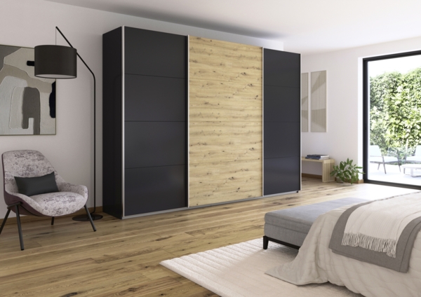 rauch Quadra, Kleiderschrank, Schiebetürenschrank, 3-türig, mit 4 Kleiderstangen und 8 Einlegeböden, Farbe Grau metallic/Eiche Artisan, BxHxT 315x229x62cm Bild 1