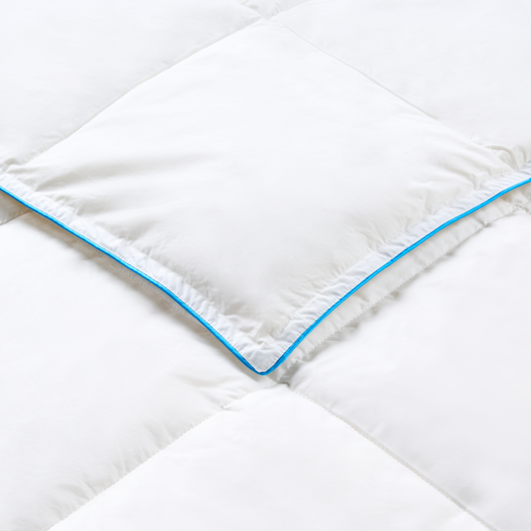 Leicht warme Bettdecke CERVINO Entenfedern und Daunen 200 x 200 cm Bild 7