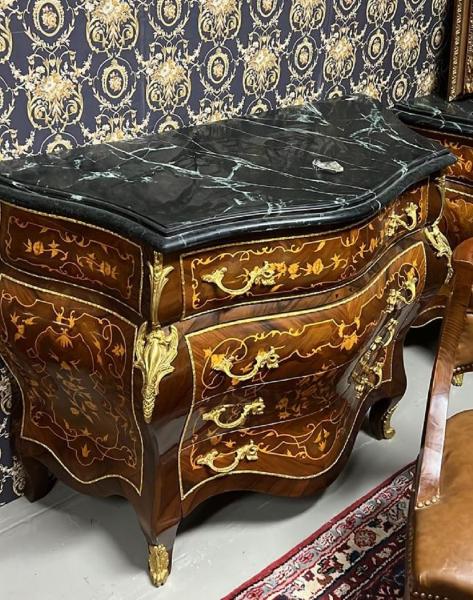 Casa Padrino Barock Kommode Braun Intarsien / Gold / Schwarz - Handgefertigte Massivholz Kommode mit 4 Schubladen und Marmorplatte - Barock Möbel