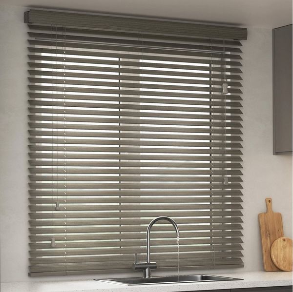 Victoria M. Jalousie KAYA Jalousie in Holzoptik 35 mm, 70x130 cm, holzdunkel strukturiert, mit Bohrenohne Bohren, freihängend, 35 mm, Individuelle Lichtregulierung