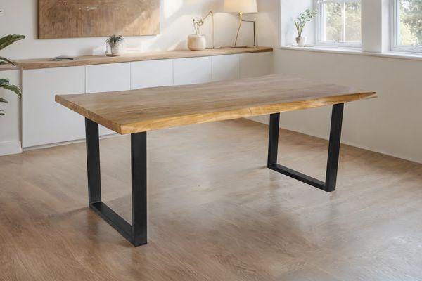 Esstisch Baumkante Akazie massiv eichenfarben 240 x 100 U-Gestell schwarz CALI 142460653