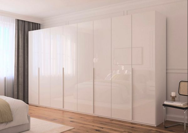 rauch Drehtürenschrank Kleiderschrank Schrank Garderobe Wäscheschrank BESTSELLER MONTCLAR (3 Ausstattungen BASIC/CLASSIC/PREMIUM (SOFT-CLOSE), Breiten 201-400 cm) Front in Glas/Hochglanz/Dekor/Grauspiegel in 5 Breiten MADE IN GERMANY