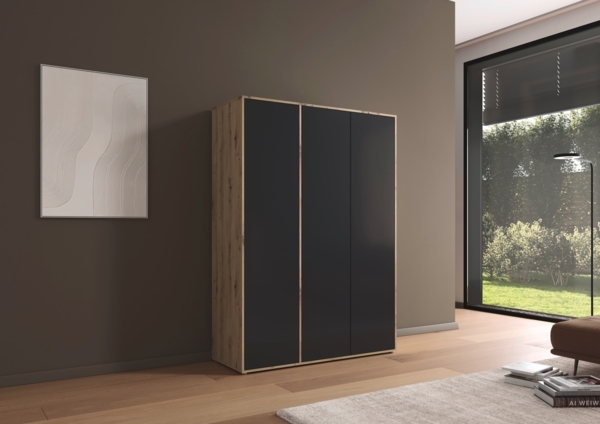 rauch Kleiderschrank Nabila, Drehtürenschrank, Garderobenschrank, 3-türig, mit 1 Kleiderstange und 3 Einlegeböden, Farbe Grau metallic/Eiche Artisan, Schwarz/Holz, mit Push-to-Open Funktion, 140x194x53cm