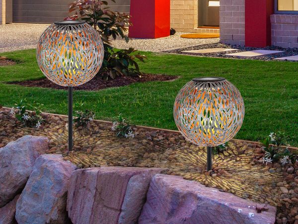 LED Metall Solarkugeln 2er Set Ø 18cm mit Erdspieß, Silber Antik