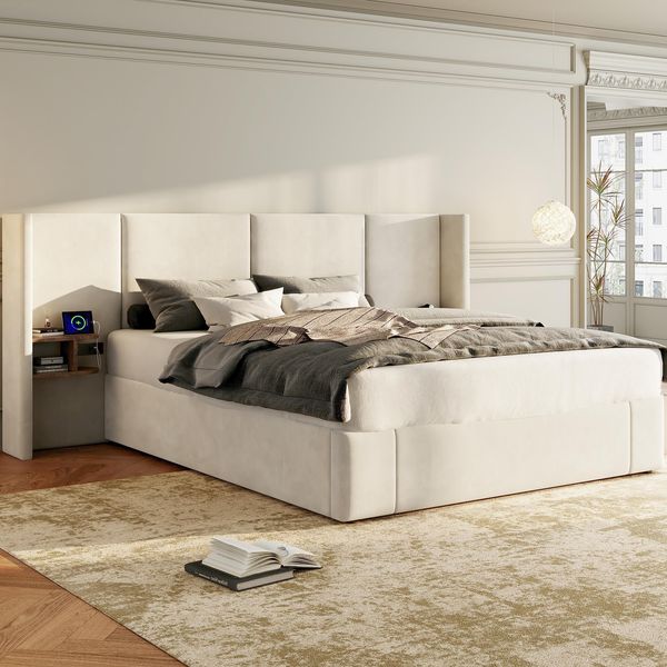 Polsterbett 160x200 cm, hydraulisches Breitohrbett mit USB-Anschluss, mit Steckdosen, mit zwei Nachttischen mit Stauraum, Holzlattenrost, einfacher Aufbau, Samt, Beige