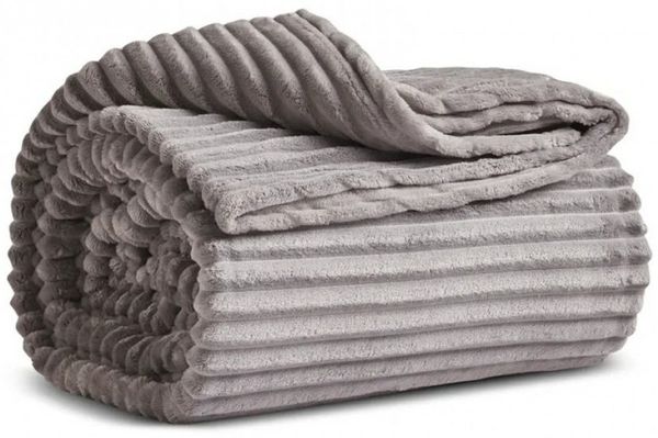 Karaca Tagesdecke Karaca Ruby Stripe, Wellsoft TV-Decke, Grau
