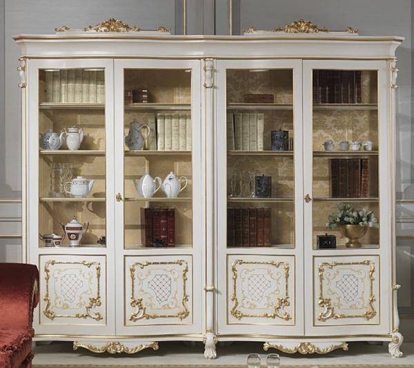 Casa Padrino Luxus Barock Vitrine Weiß / Gold 276 x 60 x H. 230 cm - Edler Massivholz Vitrinenschrank mit 4 Türen - Hotel Restaurant Schloss Möbel - Luxus Qualität - Made in Italy