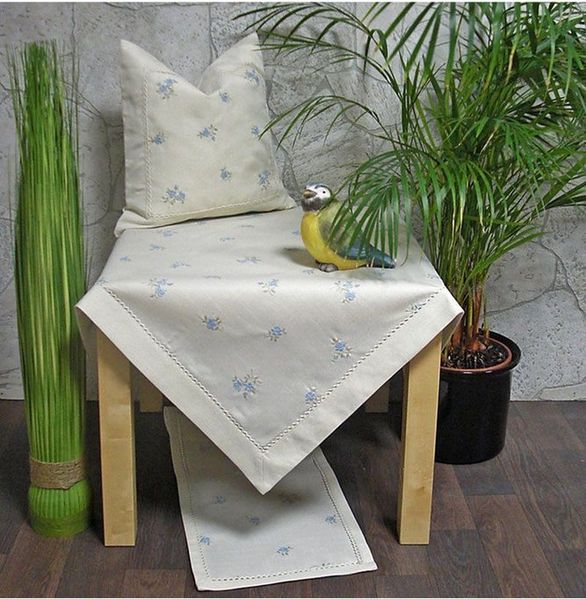 HOSSNER - HOMECOLLECTION Mitteldecke Tittling (1-tlg), Deckchen Mitteldecke romantisch bestickt