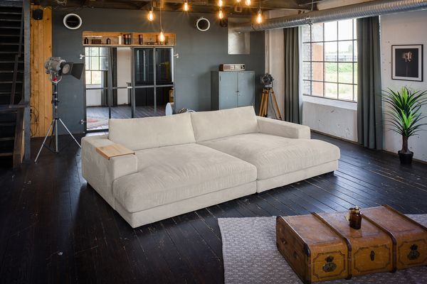 KAWOLA Big Sofa MADELINE mit Holztablett natur für Armlehne Cord cremeweiß 85 x 170 x 290 cm