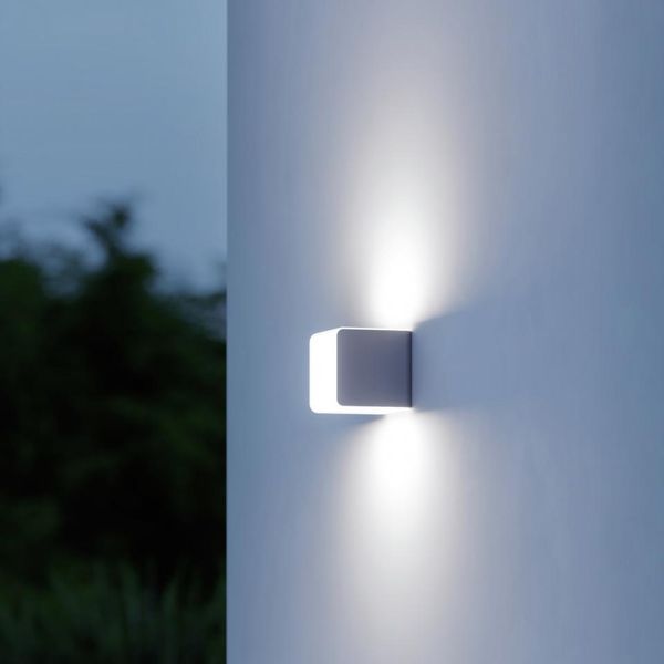 LED-Außenwandleuchte L 830 SC silber, 160°-Hochfrequenzsensor, Bluetooth, Einstellbar via App, UV-beständiger Kunststoff, 9,1 W